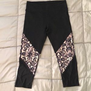 Fabletics Cropped Leggings - size M